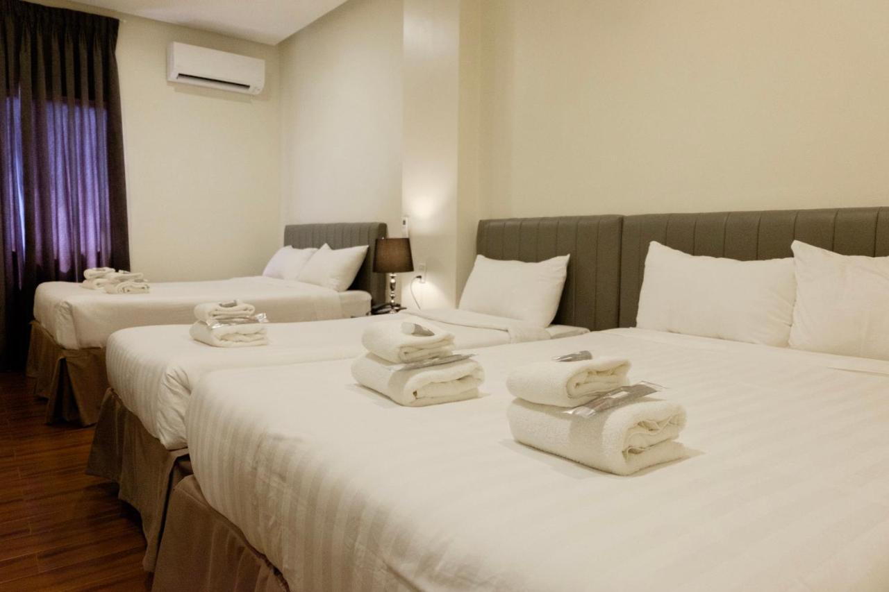 Crevice Hotel Davao Exterior photo