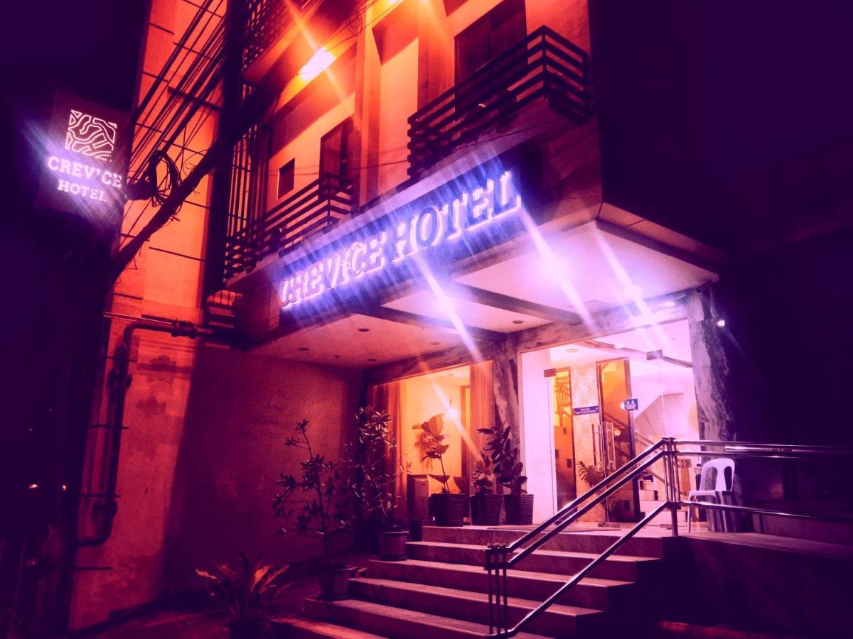 Crevice Hotel Davao Exterior photo